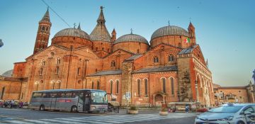 TREDICINA - Ordinanza del Comune di Padova - permesso bus turistici in sagrato Basilica