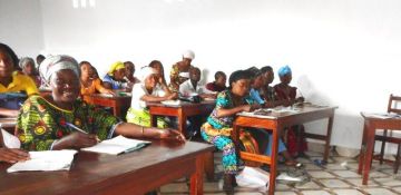 “Ritornare libere sui banchi di scuola”, il «Messaggero di sant’Antonio» e Caritas sostengono donne e bambini del Nord Kivu