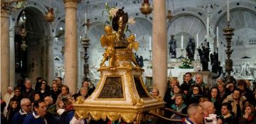 Feast of the Translation of the Saint’s relics: on Sunday 15 February we celebrate the discovery of Saint Anthony’s Incorrupt Tongue which took place 760 years ago