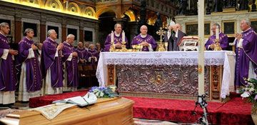 I frati della Basilica ringraziano tutti coloro che hanno manifestato la loro vicinanza alla comunità francescana in occasione delle esequie di p. Enzo Poiana