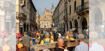 Oltre 350 camminatori lungo la strada e 800 persone alla messa hanno festeggiato l’ultima tappa del cammino di “Antonio 20-22” da Capo Milazzo alla Città del Santo 