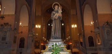 Accolti tra le braccia del Santo